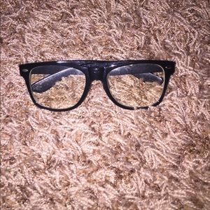 Clear lens fashion glasses